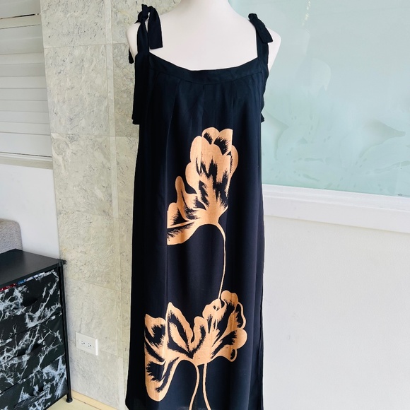 0052/   Black Tie on Shoulder Dress With Flower Pattern - Picture 3 of 6